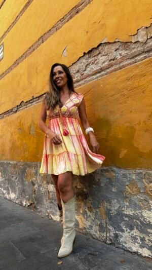 Vestido Corto Bordado Coral