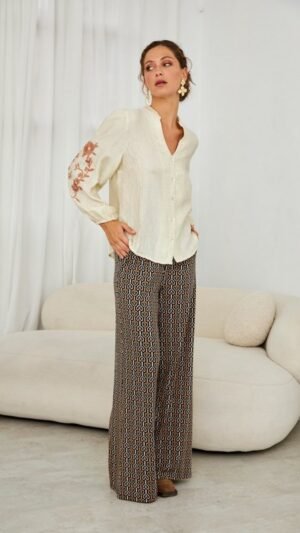 Blusa Con Bordado Mangas